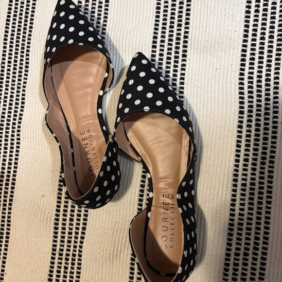 Journee Collection 6 Polka Dot Pointed Flats - Picture 7 of 8
